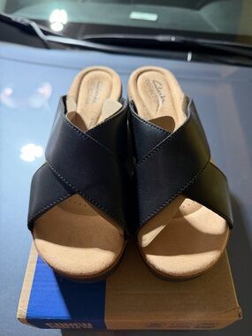 “New” Clarks WRENLY Crisscross Slide Mules size6.5